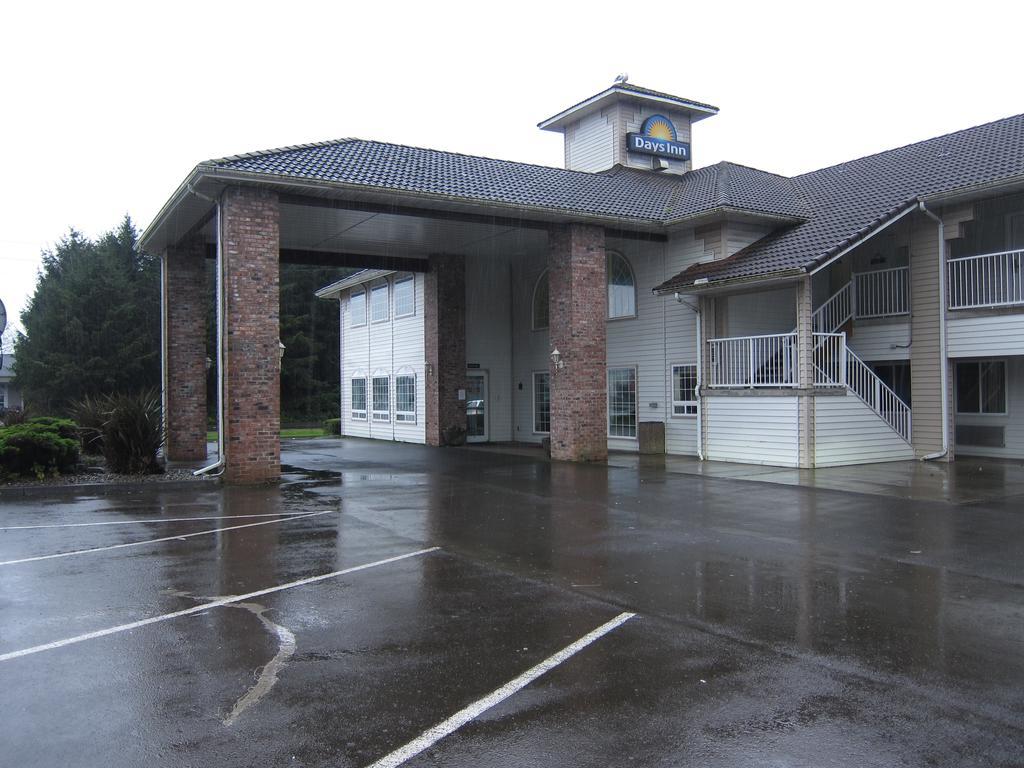 Days Inn By Wyndham Ocean Shores Exterior photo